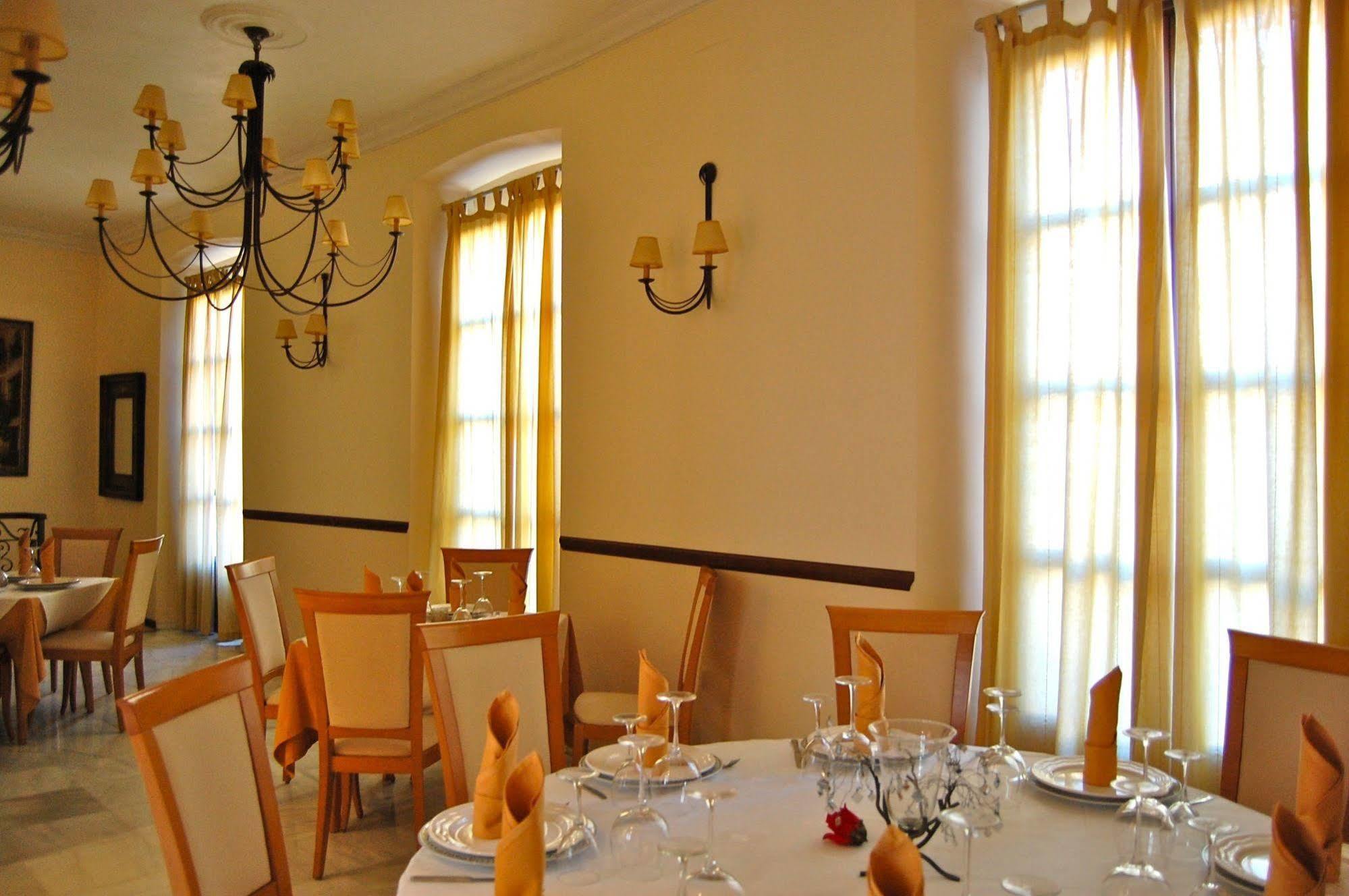 Apartamentos Altamira เซบีญา ภายนอก รูปภาพ