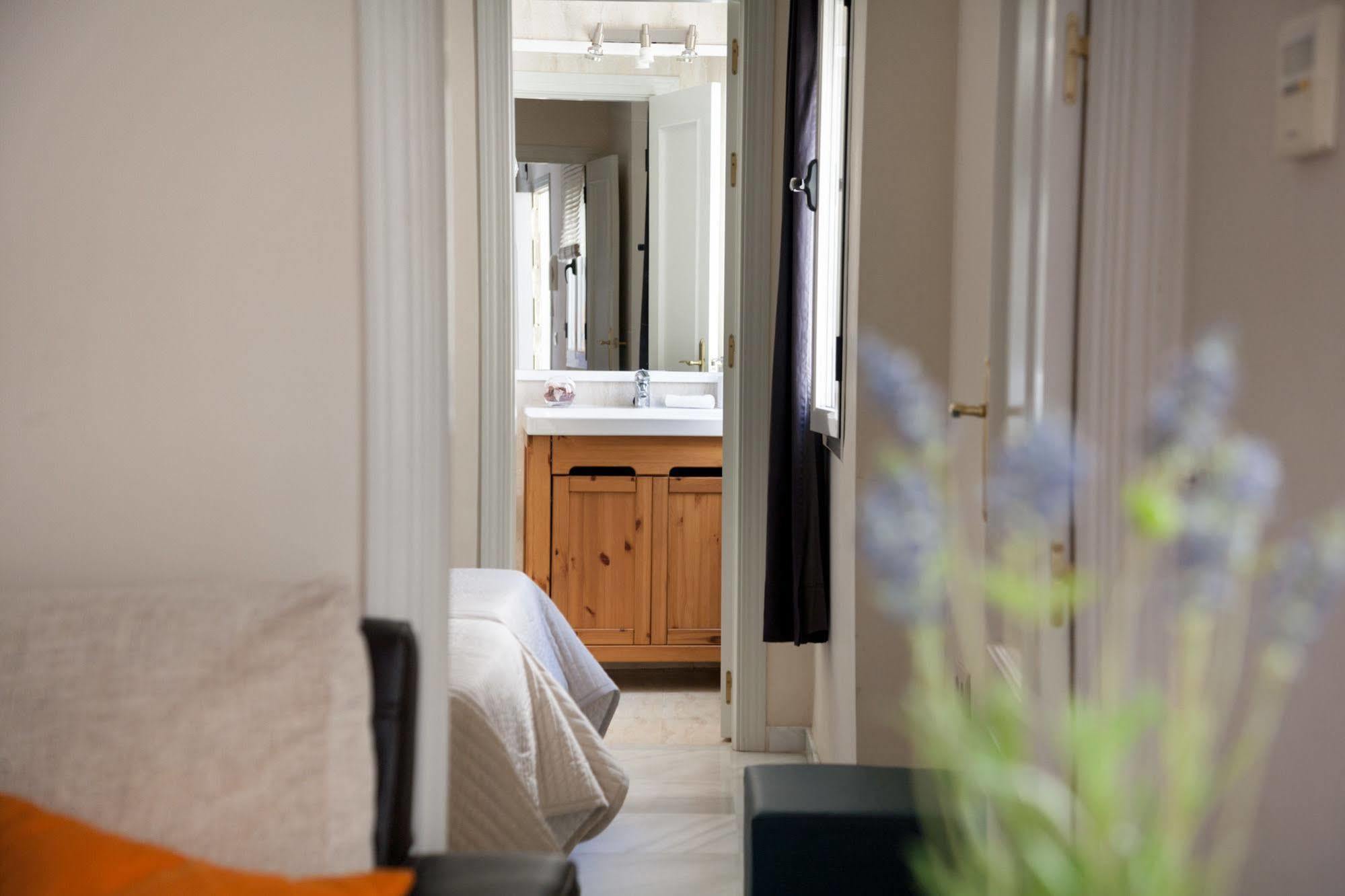 Apartamentos Altamira เซบีญา ภายนอก รูปภาพ