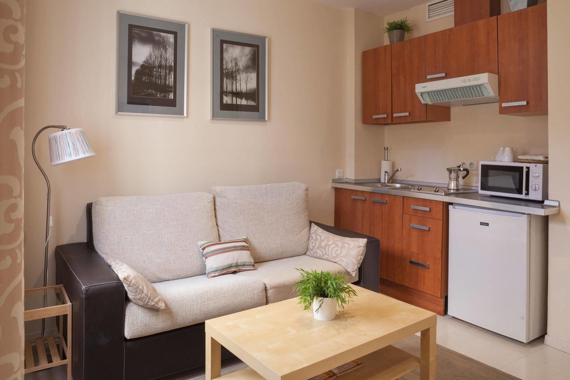 Apartamentos Altamira เซบีญา ภายนอก รูปภาพ
