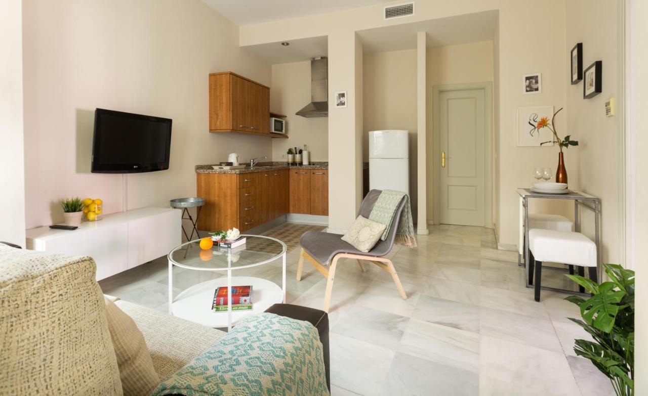 Apartamentos Altamira เซบีญา ภายนอก รูปภาพ