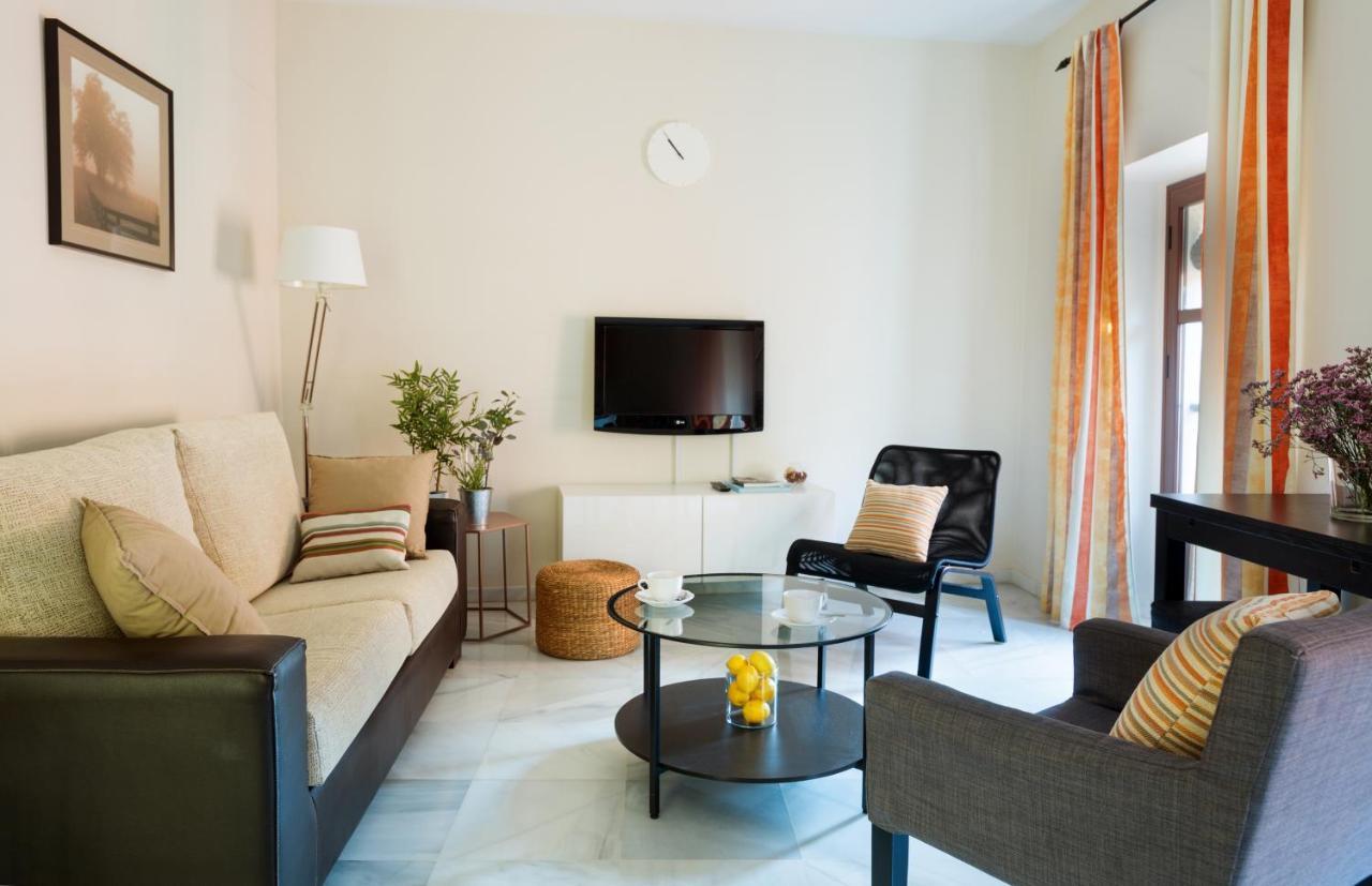 Apartamentos Altamira เซบีญา ภายนอก รูปภาพ