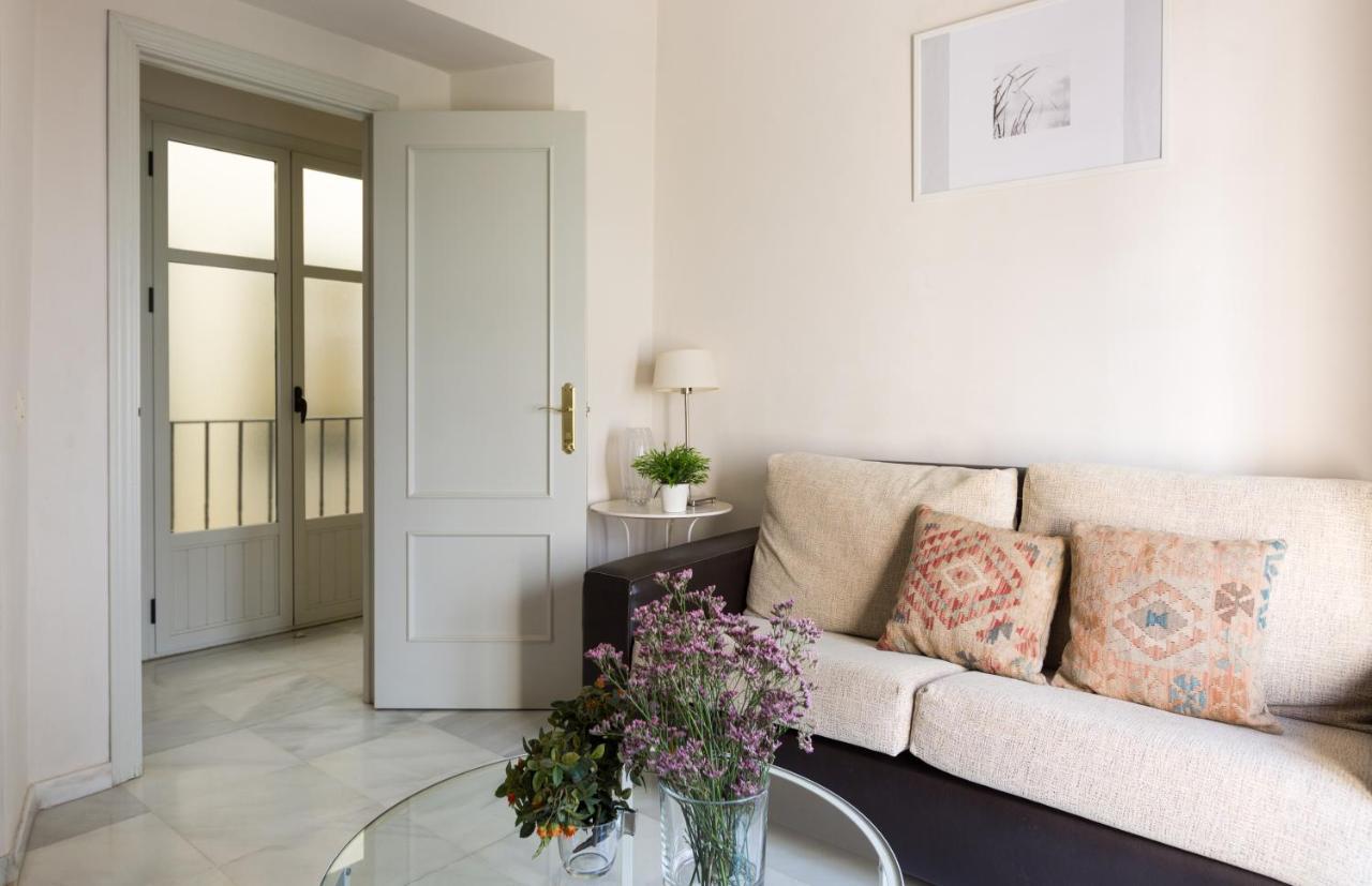Apartamentos Altamira เซบีญา ภายนอก รูปภาพ