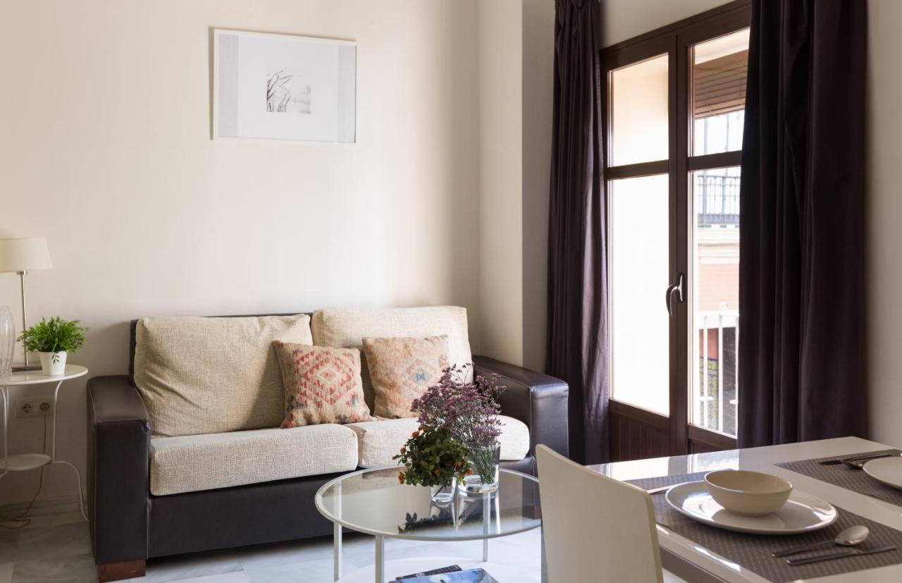 Apartamentos Altamira เซบีญา ภายนอก รูปภาพ